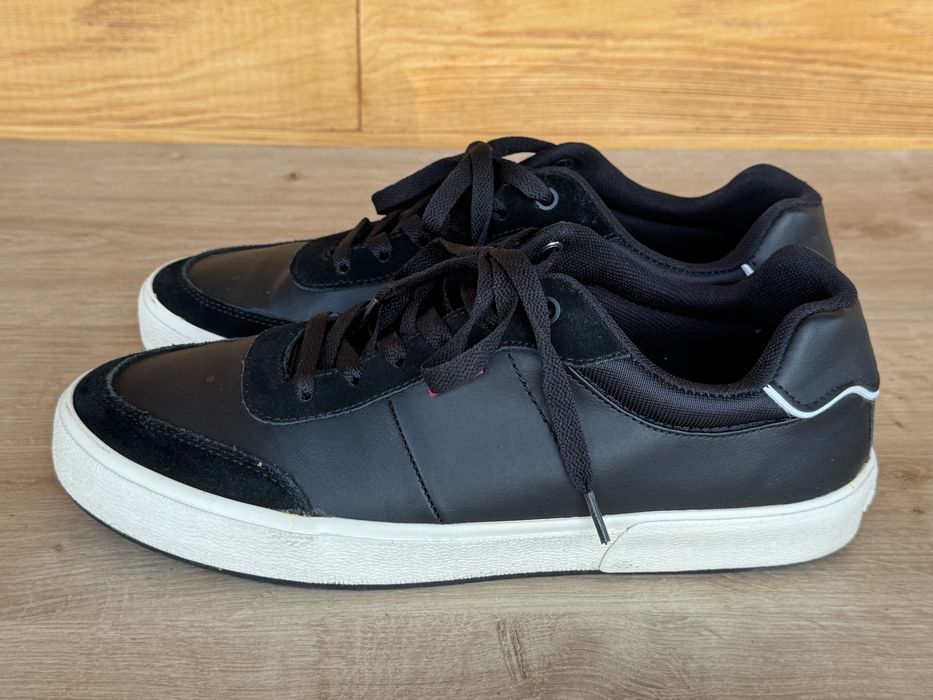 Buty męskie Levi’s 43 EU – prawie nowe, oryginał, czarne sneakersy