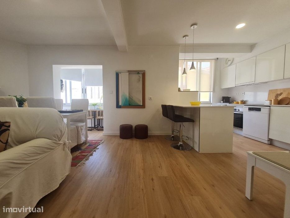 Vende-se T2+1 remodelado no centro