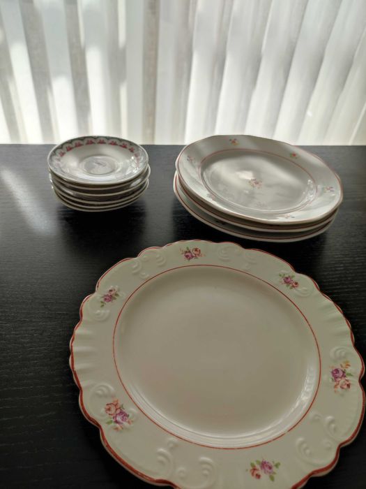 Loiça antiga, conjunto pratos variados