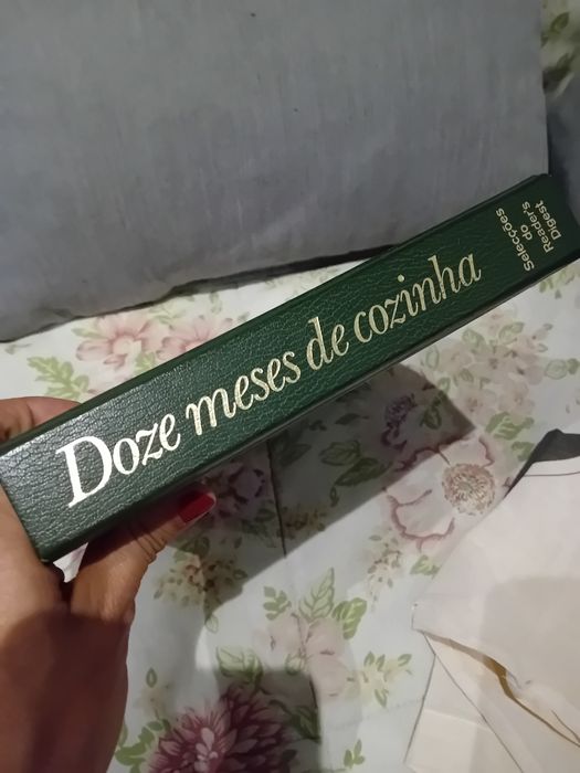 Doze meses de Cozinha • Maria de Lourdes Modesto