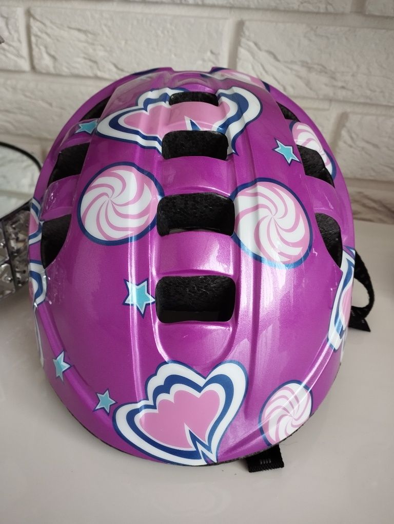 Kask do jazdy na rowerze, rolkach, deskorolce