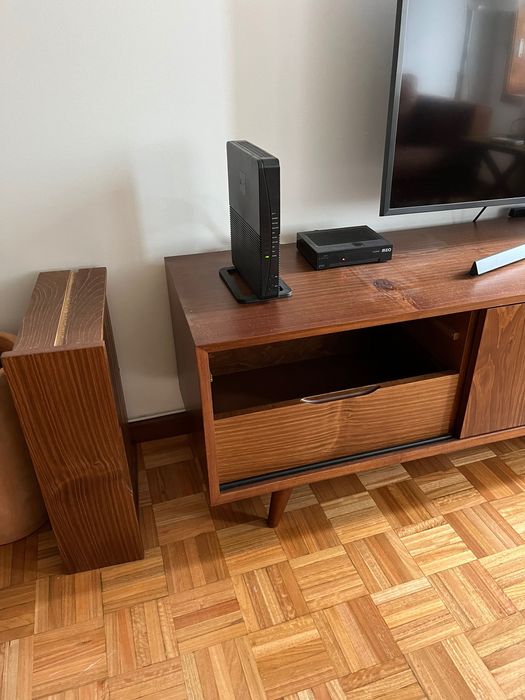 Aparador tv em madeira