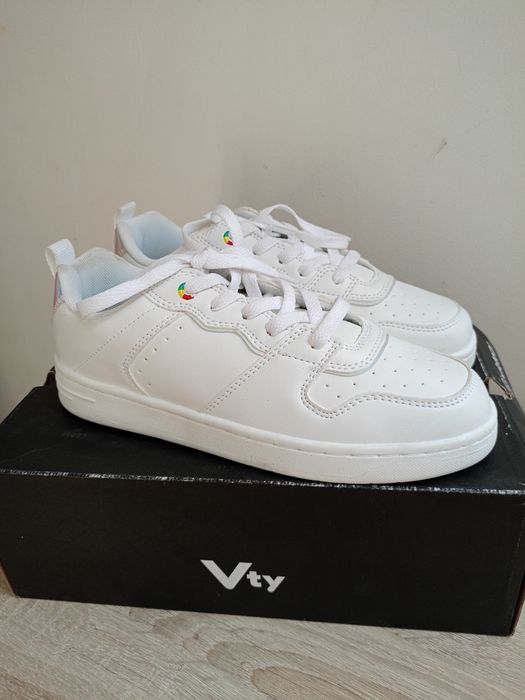 Victory nowe buty snakersy roz 38 biała podeszwa