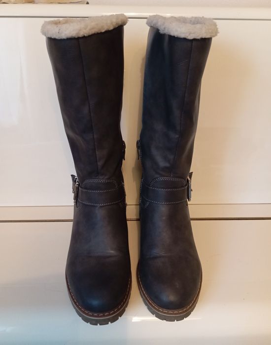 Zgrabne, szare  botki - dwa w jednym.