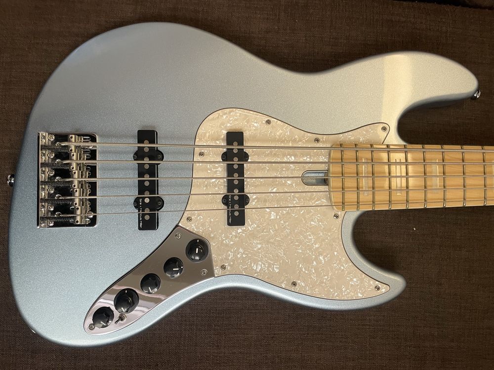 Marcus miller V7