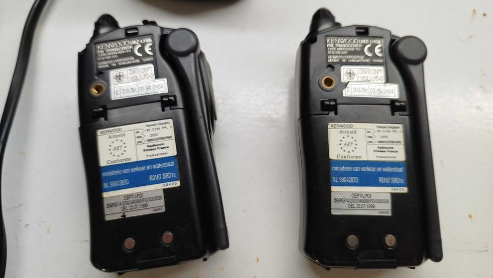 Conjunto 2 Walkie Talkies KENWOOD UBZ-LH68 + Carregador e Acessórios