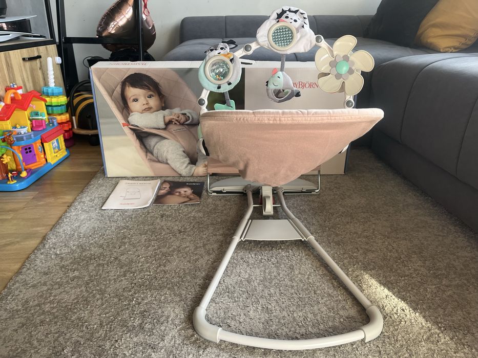 Leżaczek dziecięcy Babybjorn Bliss różowy Tiny Love łuk magiczna krain