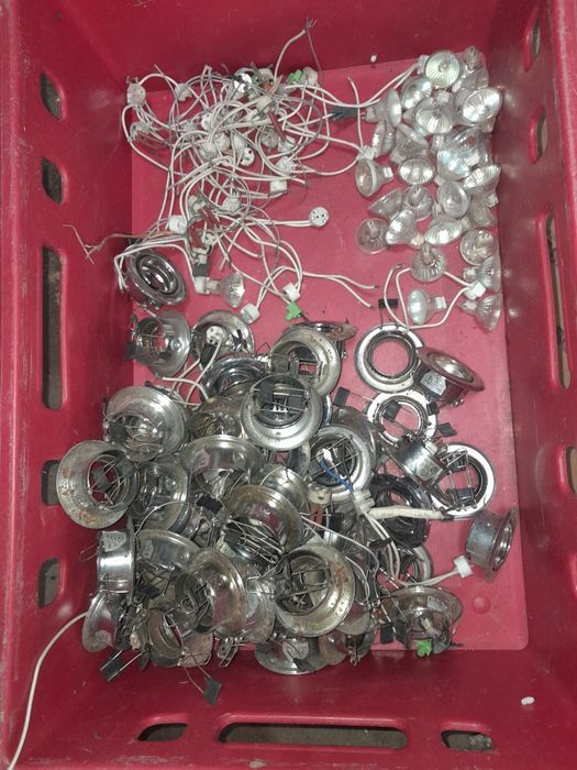 Lampki halogenowe obudowa