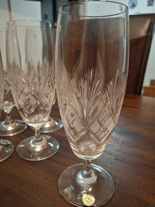 Boêmia. Taças de champanhe