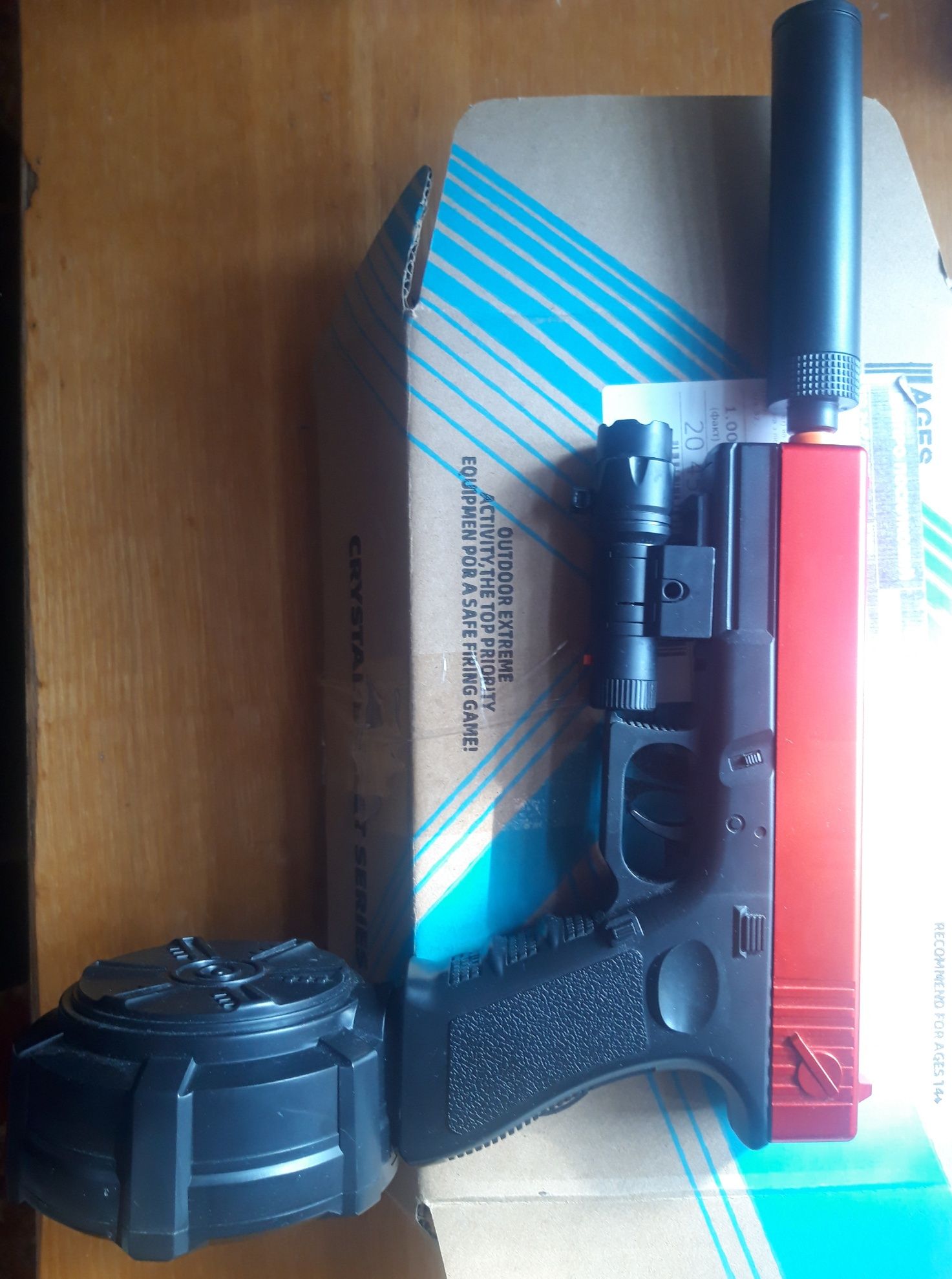 Пистолет-автомат на орбизах Glock 22..