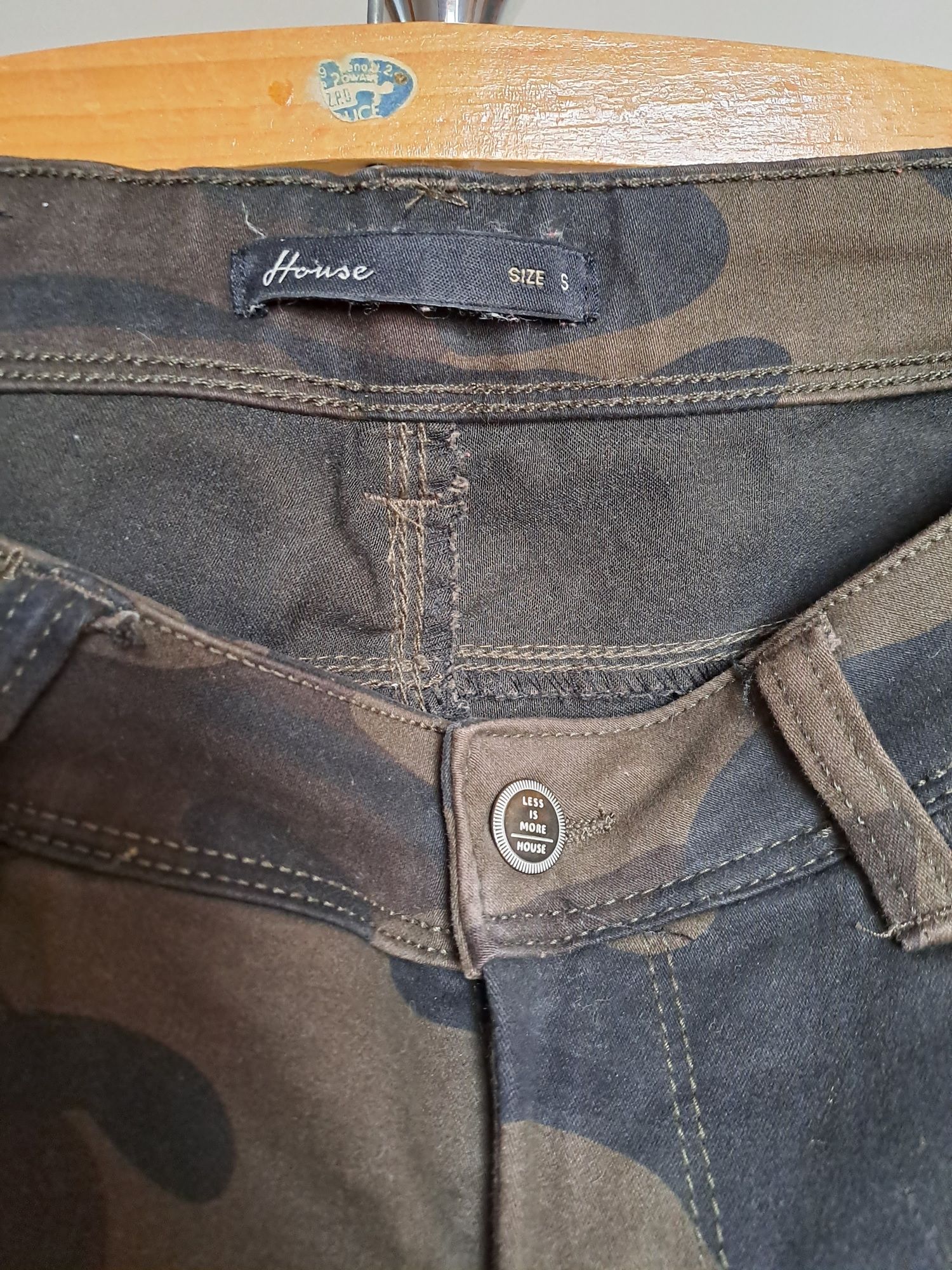 Spodnie damskie jeansowe rurki Moro khaki House S