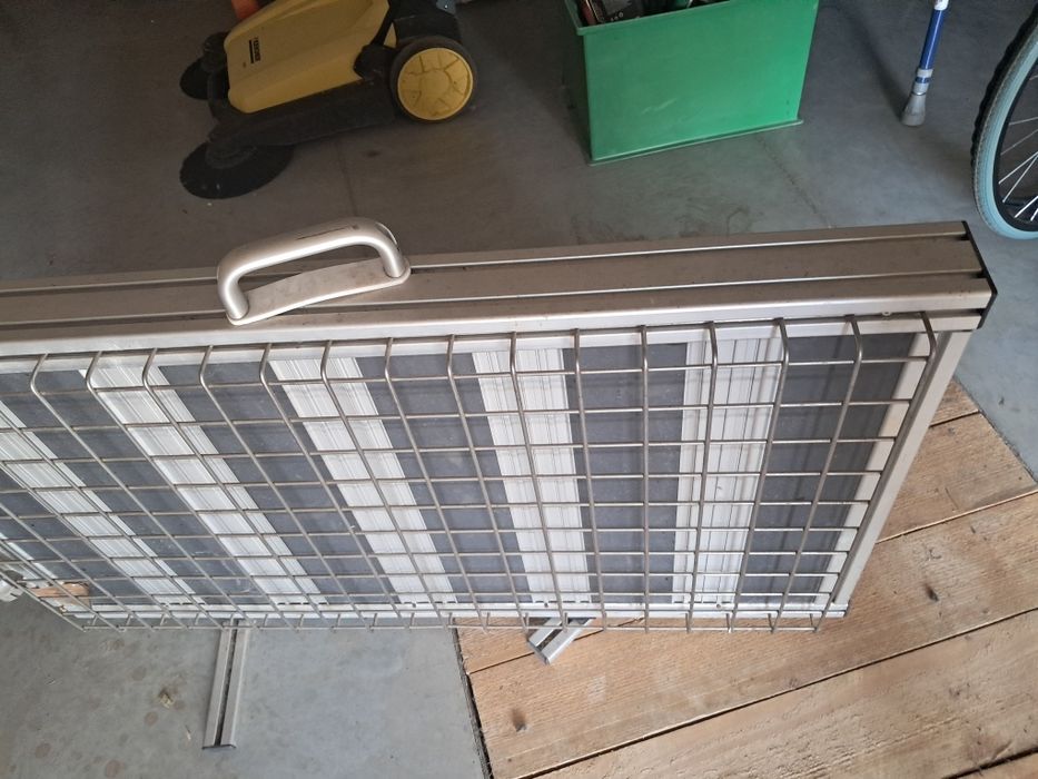 Duży grzejnik elektryczny