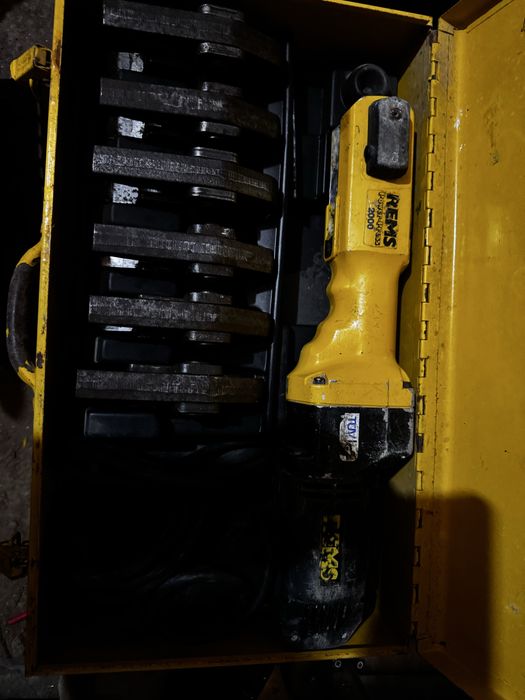 Maquina cravar rems power press 2000