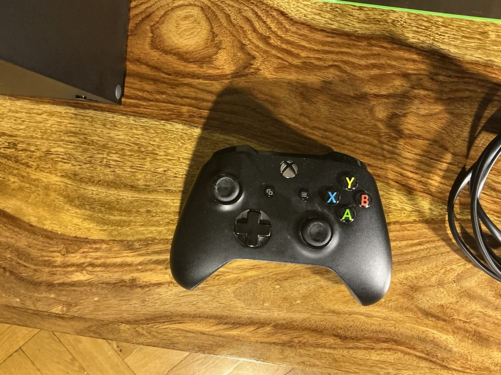 Xbox X Series 1TB z napędem + Pad