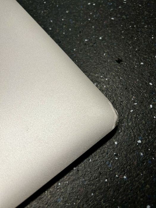 Apple MacBook Air 13” (2017)