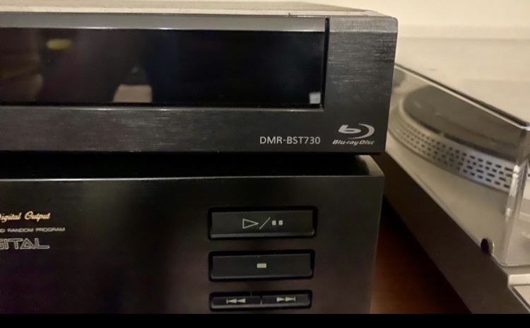 Dvd blu ray Panasonic DMR -BST730
