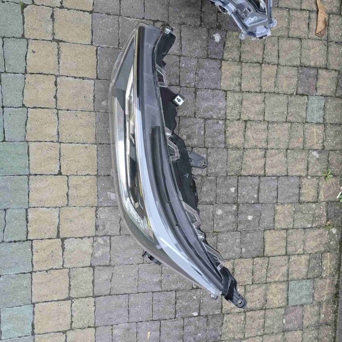 Продам комплект фар Toyota RAV 4 від 2019-