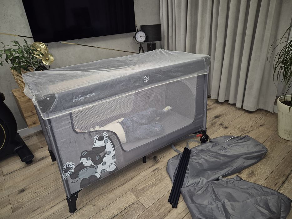 Łóżeczko turystyczne składane dwupoziomowe z materacem