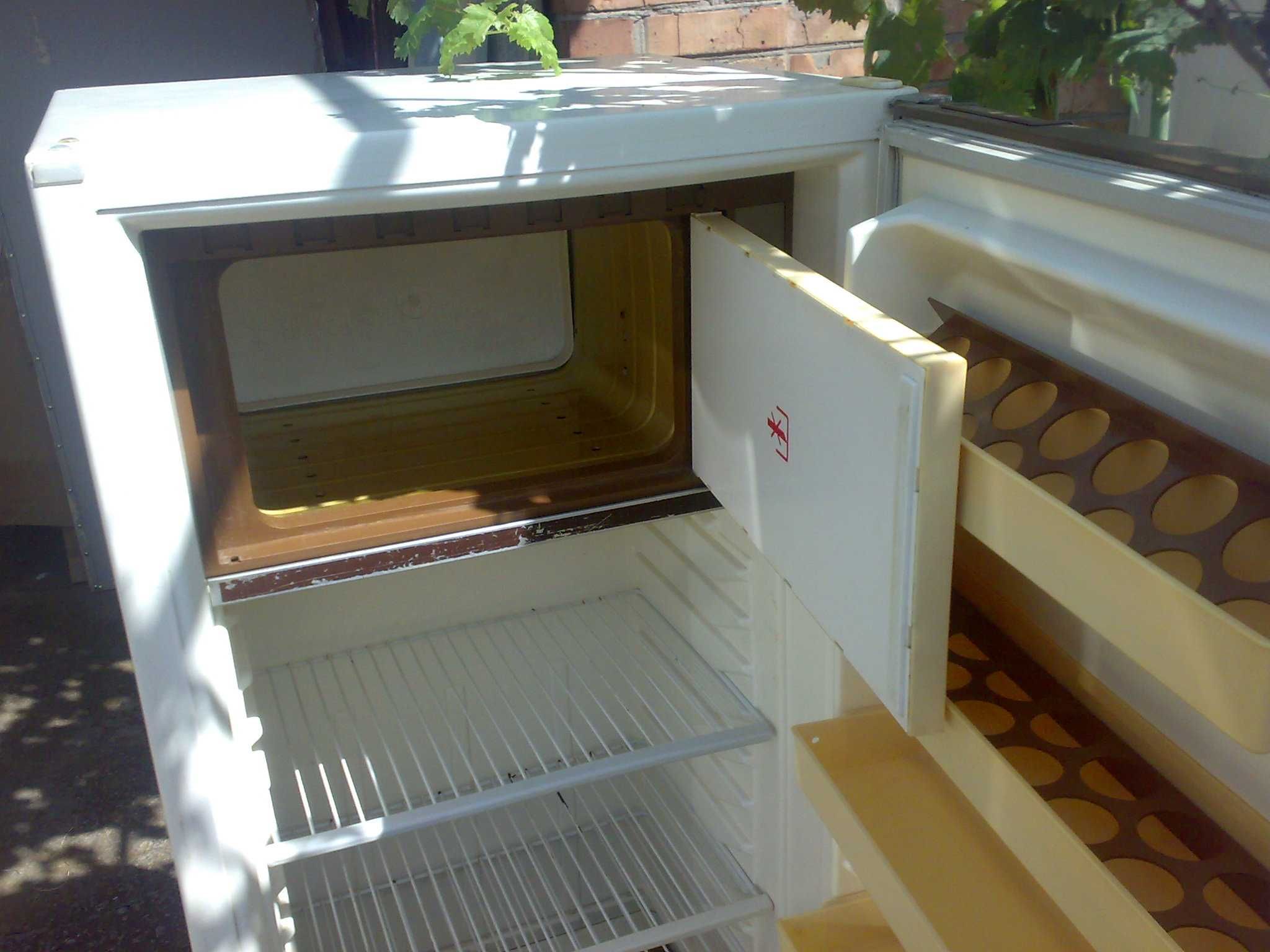 Холодильник Снайге  1.50 м  как новый .дом .сад.