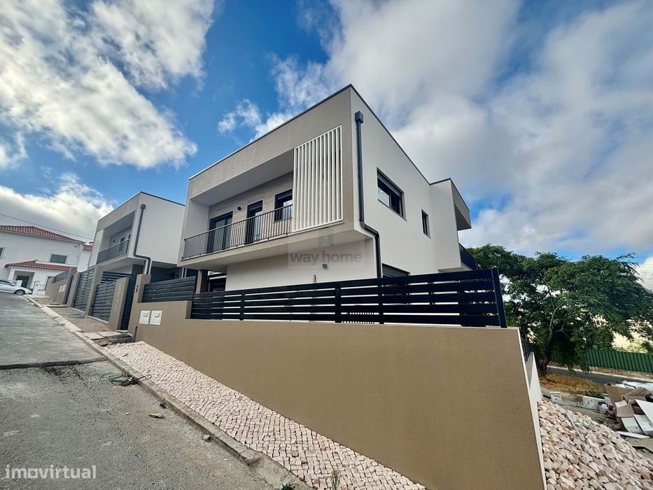 Moradia T4 com piscina na Apelação