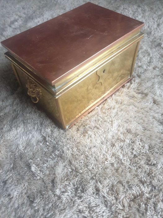 Antyczna szkatułka