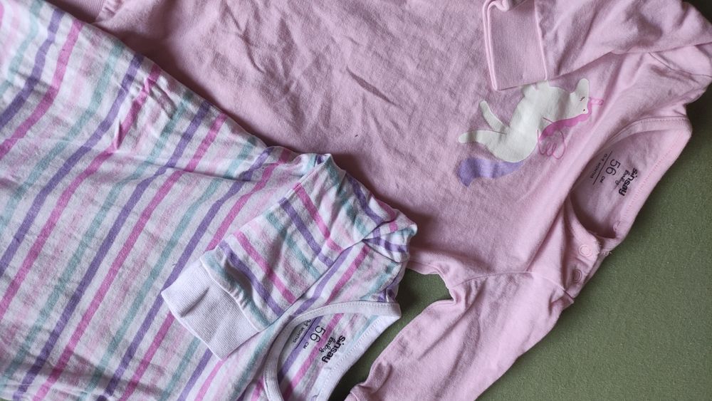 Dwie piżamki, pajacyki bez stopek rozm. 56 Sinsay