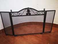 Protecção em ferro para lareira