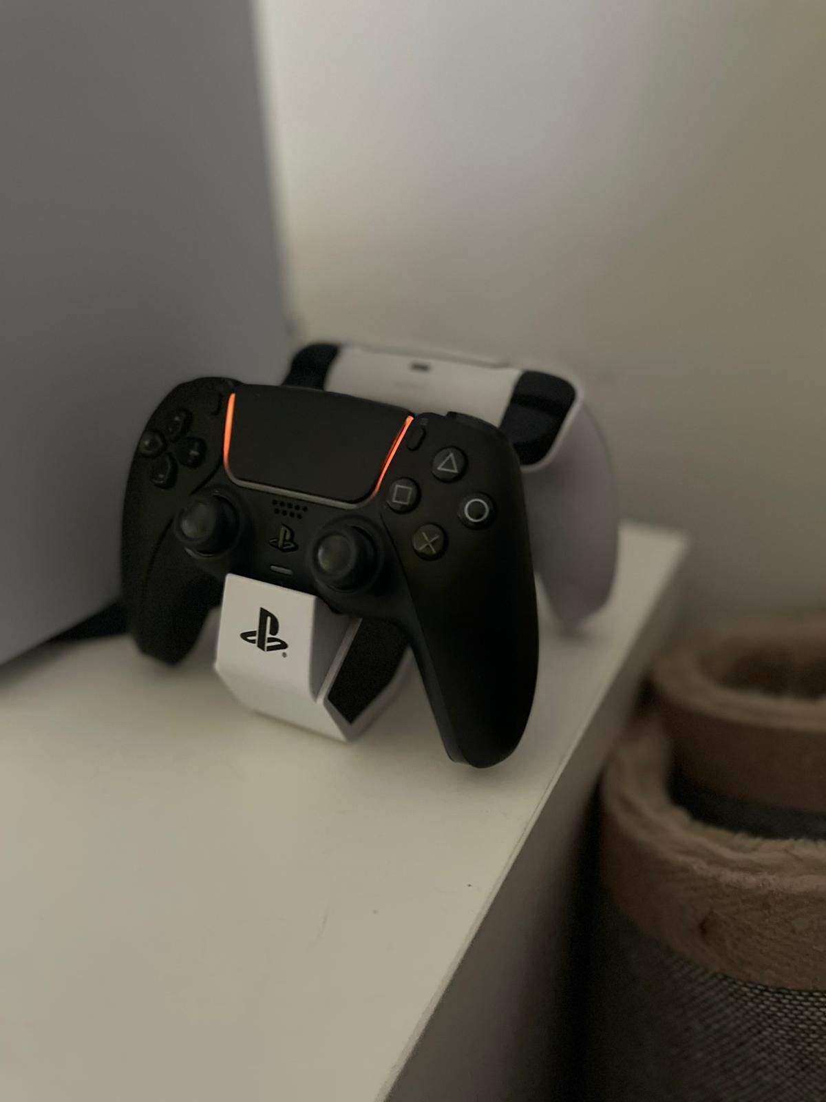 Troco/Vendo PlayStation 5 com 2 comandos.