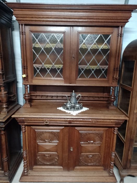 Kredens w stylu neorenesansowym