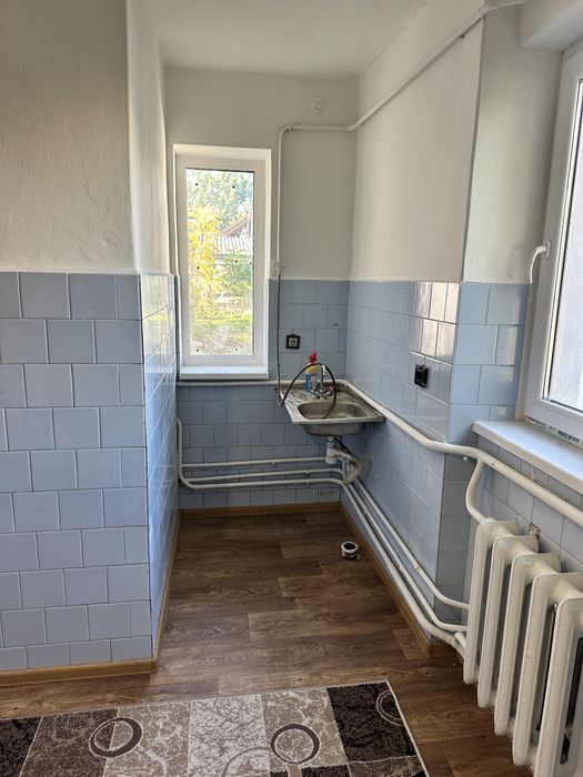 Половина цегляного будинку, з власною ділянкою