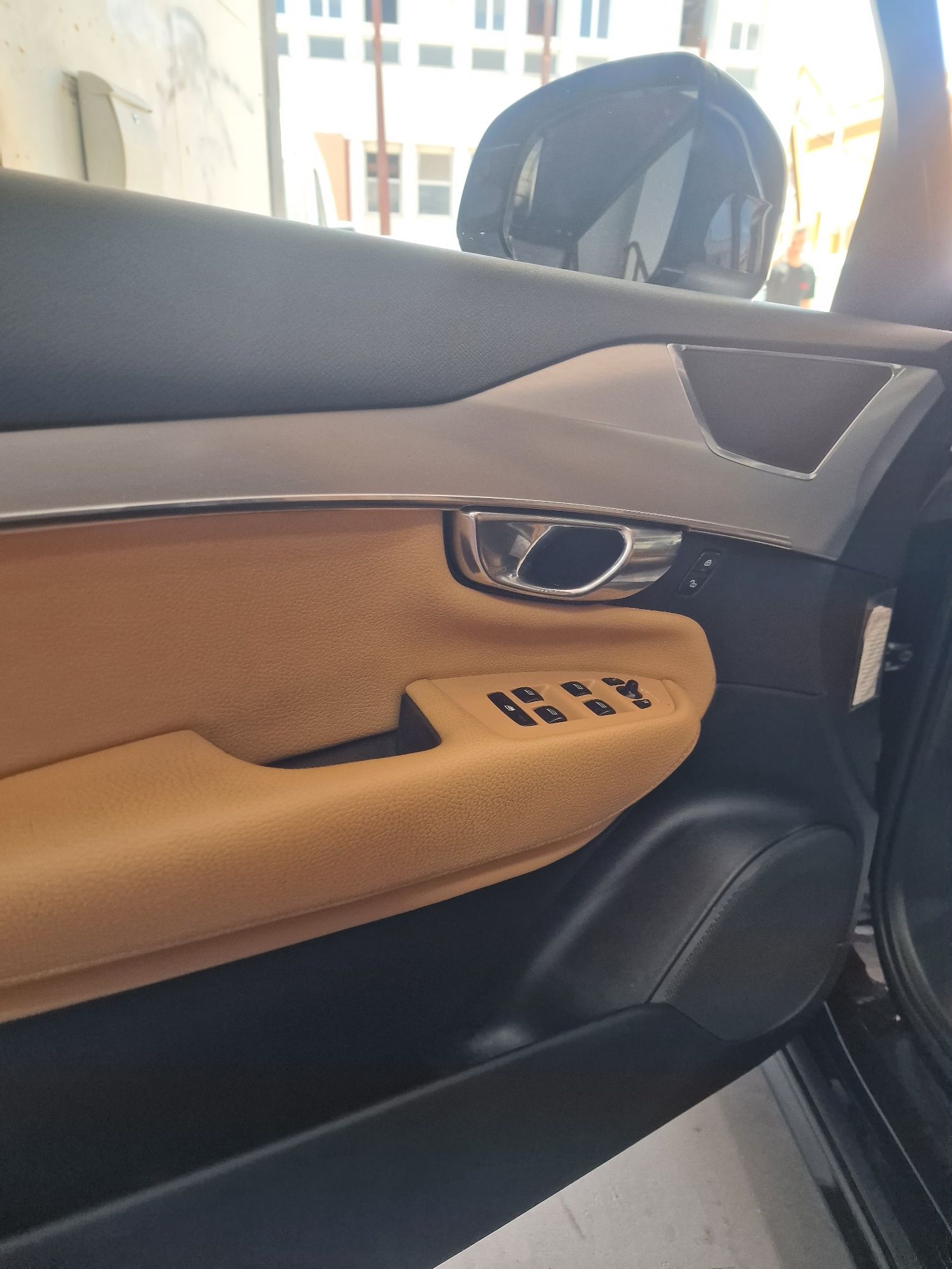Volvo XC90 T8 Plug-in Hybrid AWD – 2016 – 7 Lugares – Super Equipado