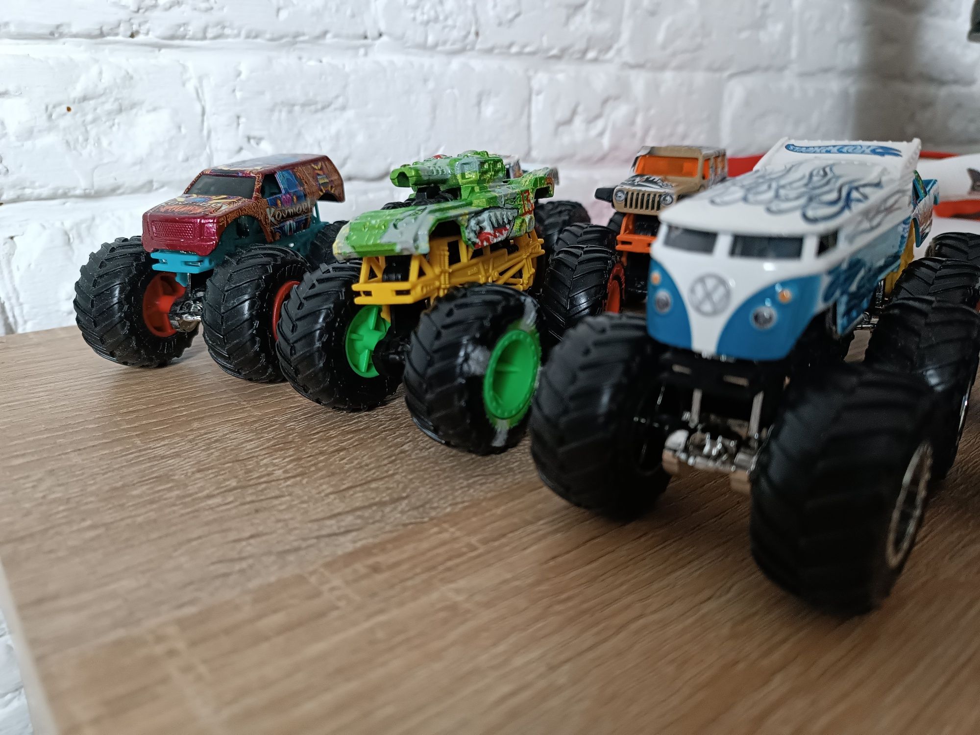 Т hot wheels Машинка Monster Trucks