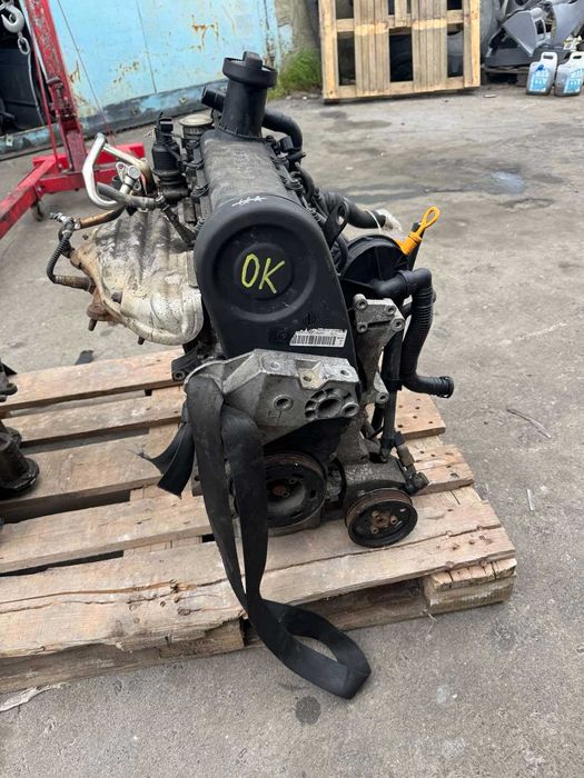 Двигатель Vw Touran 1.6 BSF 8V Двигун Caddy BGU Мотор Jetta Запчасти