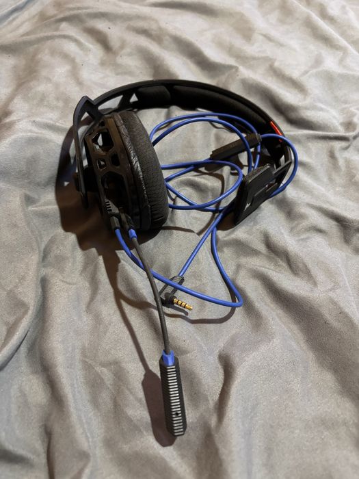 Konsola PlayStation 5 z napędem w zestawie z grą i innymi dodatkami