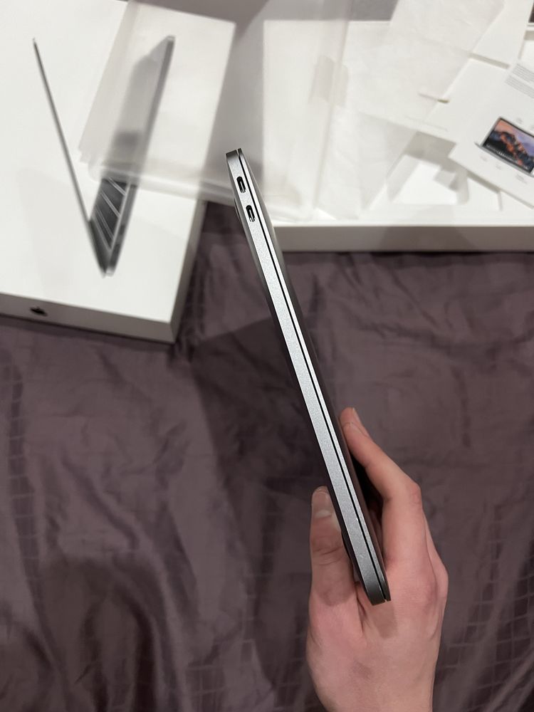 MacBook Pro 13 2017 8/256 ідеальний стан
