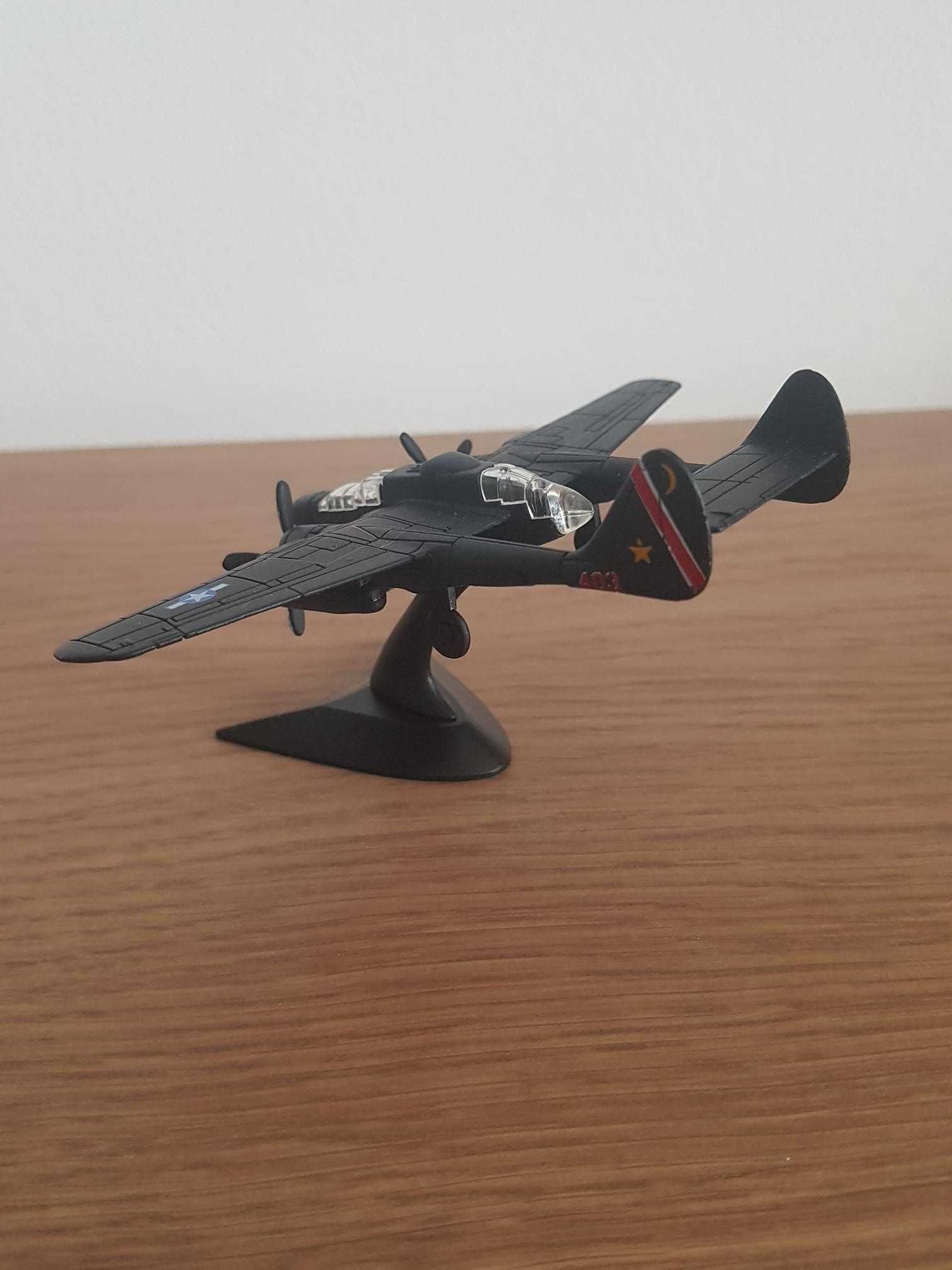 Miniatura (Escala 1:72) Avião Black Widow P-61 (NOVO)