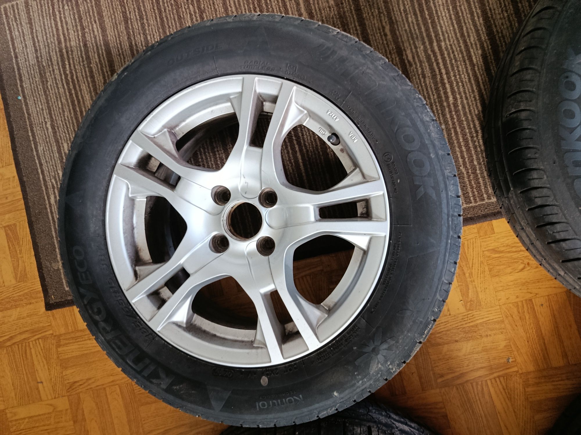 Opony  letnie z felgami  4x100