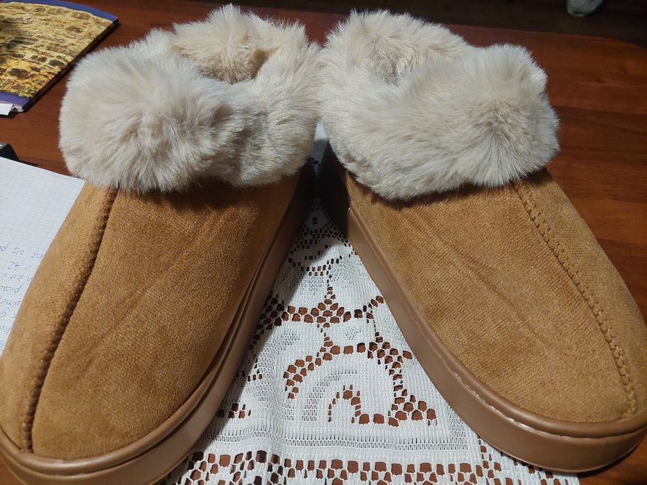 Nowe super ciepłe kapcie r42 długość wewnątrz 27cm,gruba podeszwa,lekk