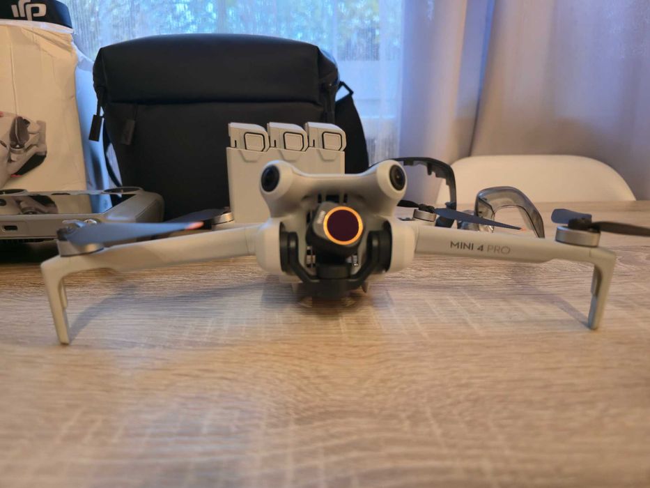 Dron DJI Mini 4 Pro Fly More Combo (RC 2) Wideo 4K/60FPS HDR, 249g