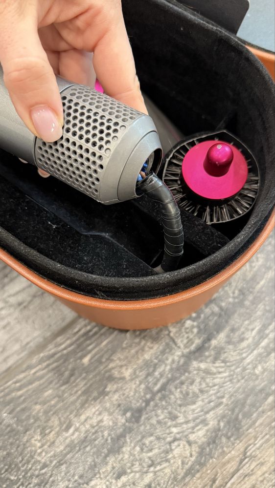 Dyson airwrap HS01