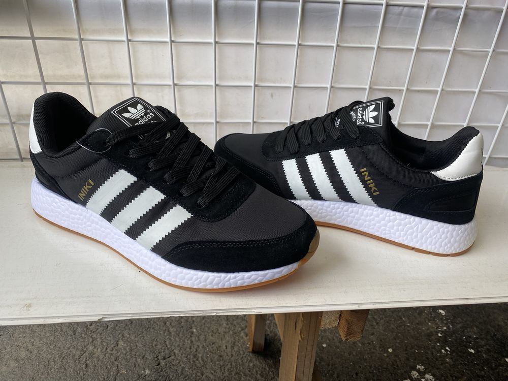 Кроссовки adidas iniki