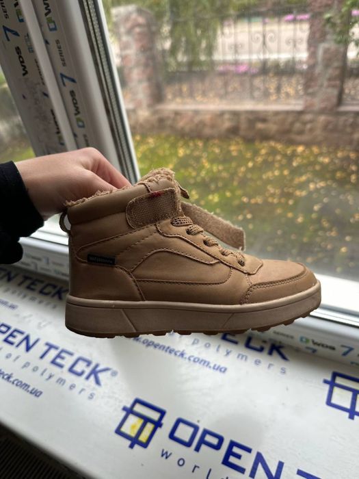 Дитячі кросівки взуття