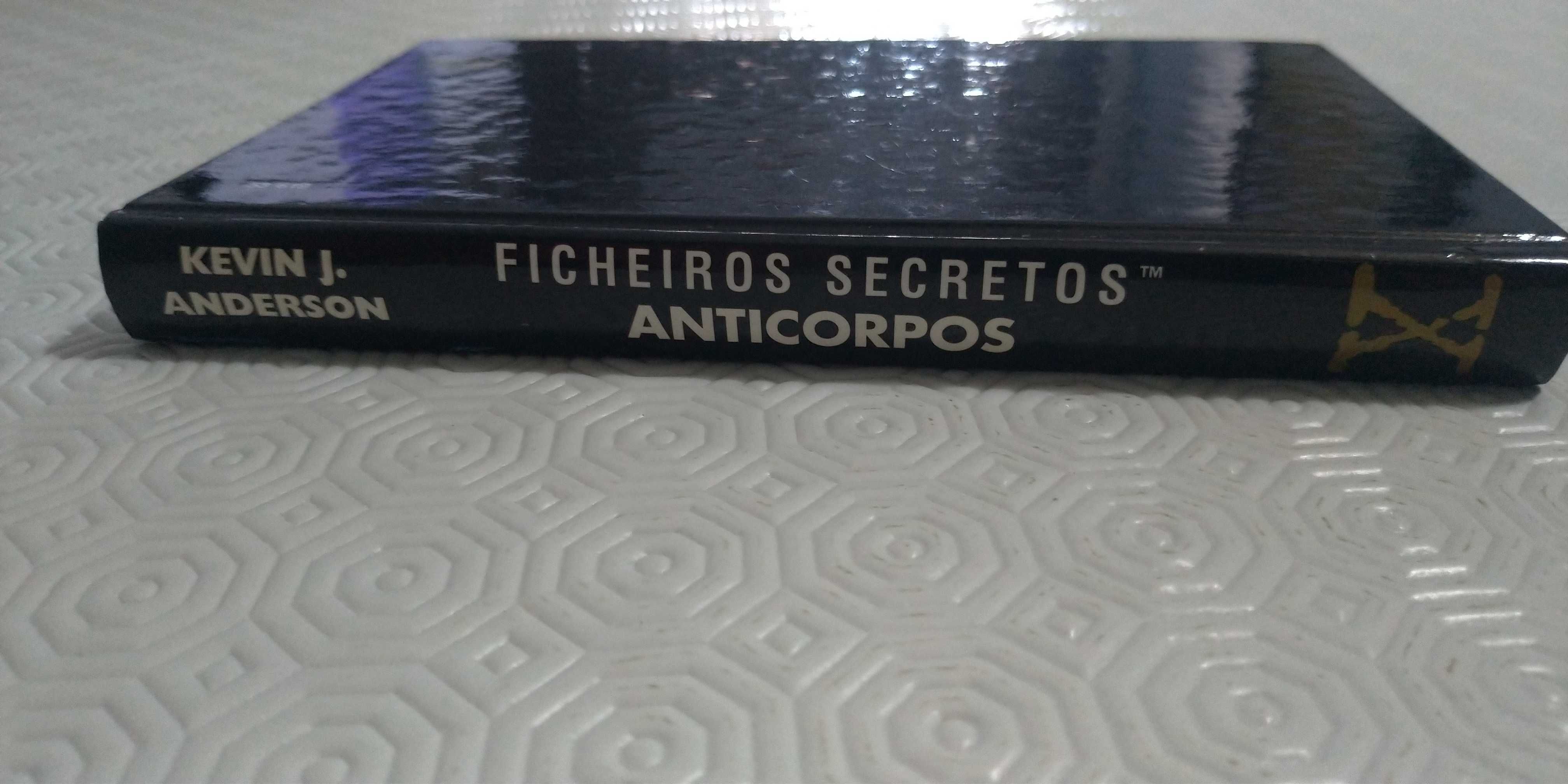 Ficheiros Secretos, Charles Grant e Kevin J. Anderson