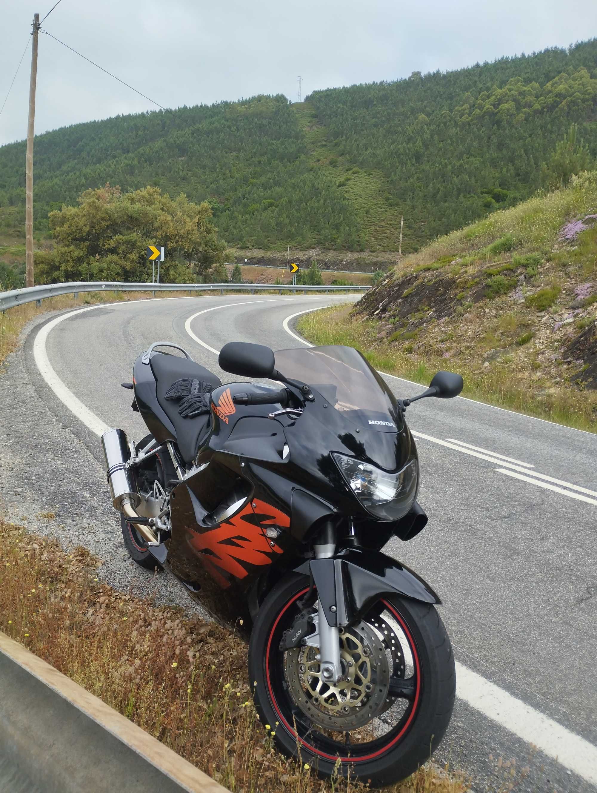 Honda CBR 600f como nova