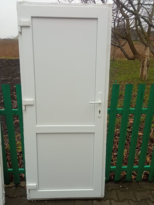 Продам двері пластикові