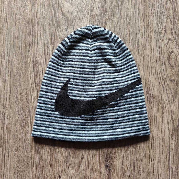 Шапка найк Nike двухстороння.