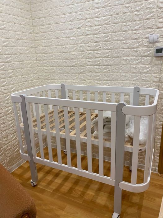 Дитяче ліжечко ВЕРЕС МОНАКО біло-сіре з матяником, коліщатами