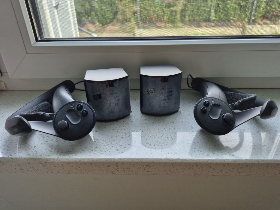 Zestaw: Basestation + kontrolery Valve Index