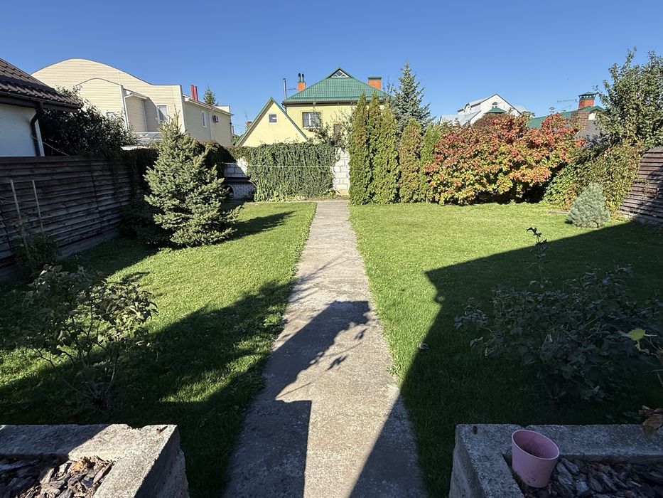 Продам дом права сторона ( р-н Вет.лікарні)
