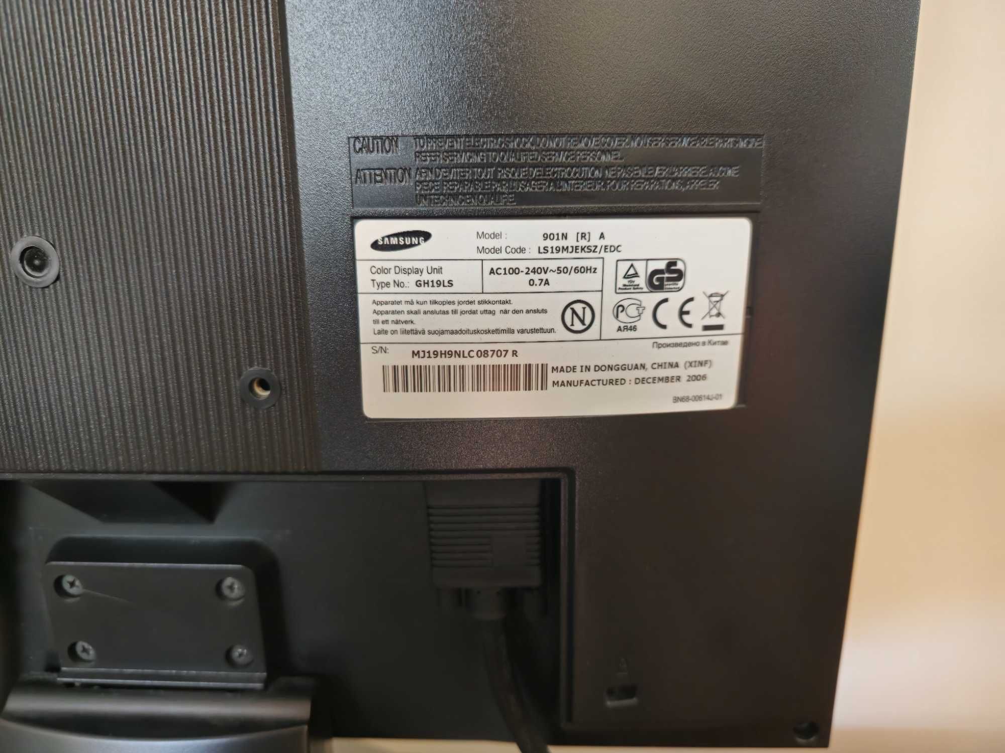 Monitor Samsung SyncMaster 901N - 19"